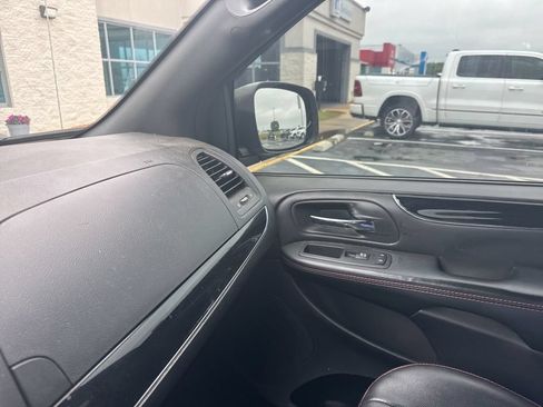 Used 2018 Dodge Grand Caravan GT FWD image 11