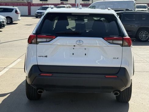 Used 2025 Toyota RAV4 XLE FWD image 5