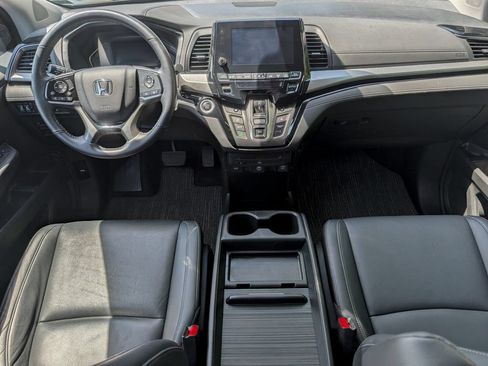 Used 2024 Honda Odyssey Touring image 3