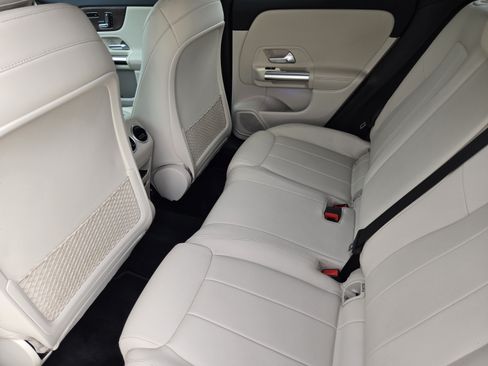 Used 2021 Mercedes-Benz GLA 250 4MATIC image 26