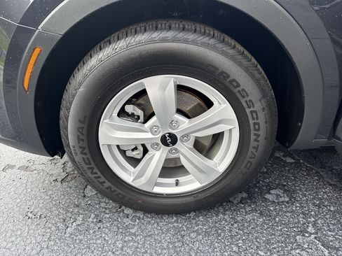 New 2026 Kia Sorento LX FWD image 32