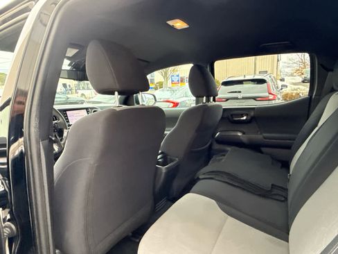 Used 2020 Toyota Tacoma TRD Off-Road w/ Technology Package image 15
