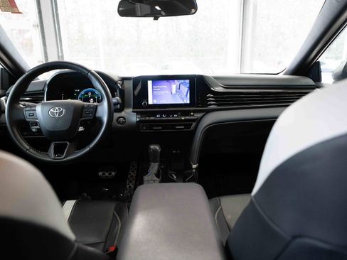 Used 2025 Toyota Camry SE image 20