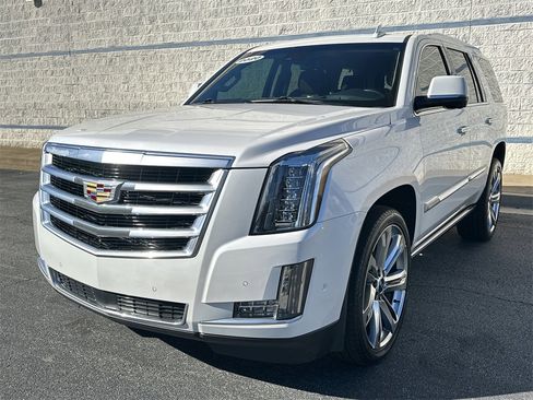 Used 2020 Cadillac Escalade Premium Luxury image 3