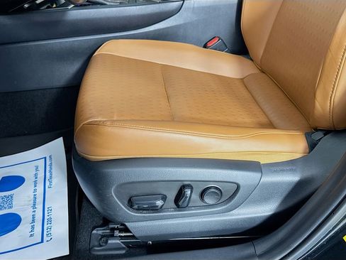 Used 2020 Lexus UX 200 FWD image 25