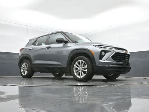 Used 2024 Chevrolet TrailBlazer LS image 41
