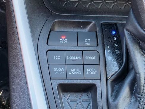 Used 2022 Toyota RAV4 XLE w/ Convenience Package AWD/4WD image 26