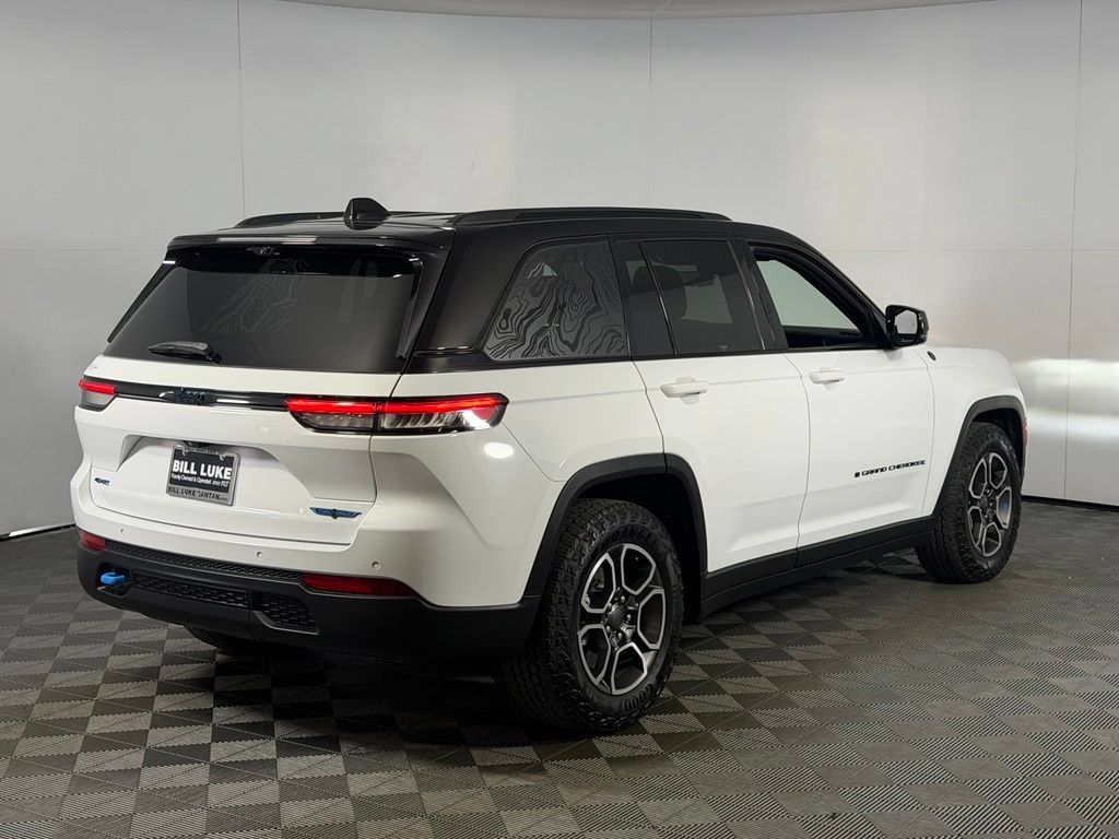 Used 2023 Jeep Grand Cherokee Trailhawk w/ Luxury Tech Group III AWD/4WD image 6