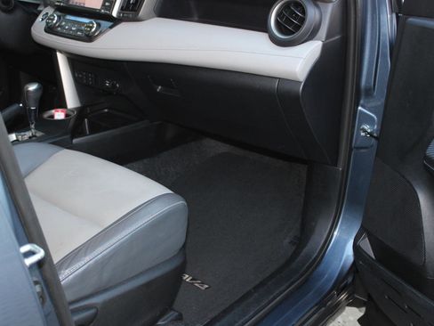 Used 2014 Toyota RAV4 Limited image 38