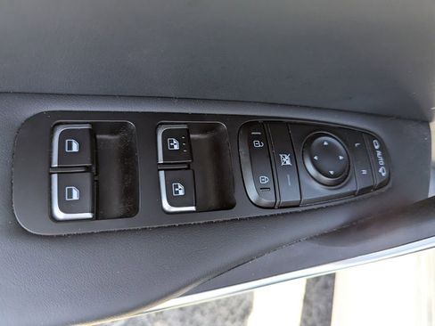 Used 2020 Kia Stinger GT1 image 16