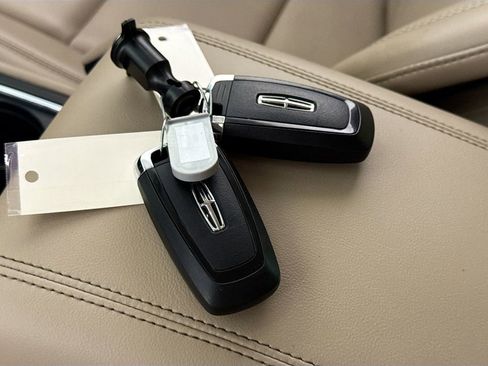 Used 2023 Lincoln Corsair FWD image 17