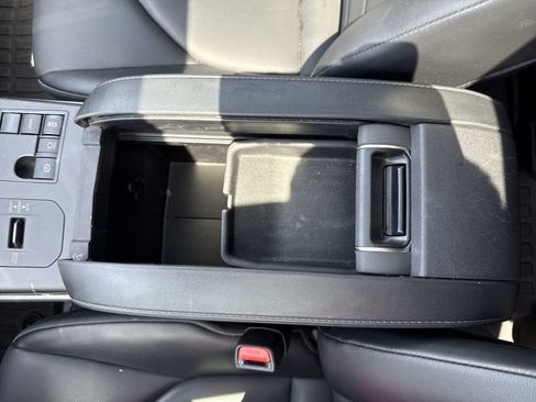 Used 2023 Toyota Highlander XLE FWD image 21