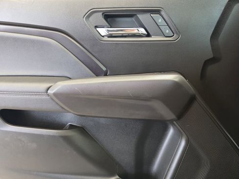 Used 2025 Chevrolet Colorado LT RWD image 19