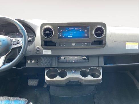 Used 2022 Mercedes-Benz Sprinter 3500 image 13