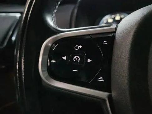 Used 2018 Volvo XC90 T5 Momentum w/ Convenience Package image 27