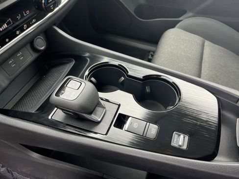 Used 2025 Nissan Rogue SV FWD image 43