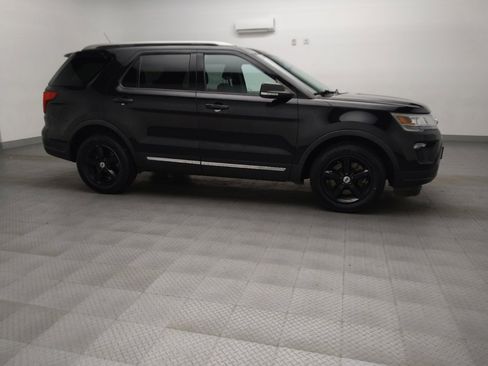 Used 2019 Ford Explorer XLT w/ Equipment Group 201A FWD image 11