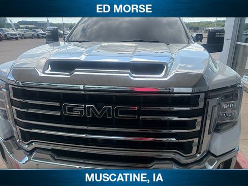 Used 2022 GMC Sierra 2500 SLT w/ SLT Preferred Package AWD/4WD image 3