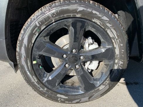 New 2025 Jeep Grand Cherokee Limited w/ Black Appearance Package image 11