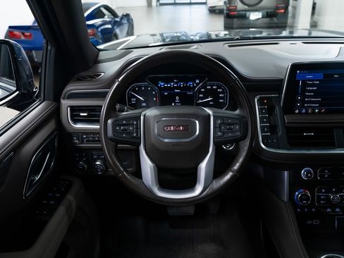 Used 2021 GMC Yukon SLT w/ SLT Premium Package image 12