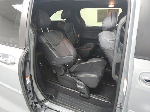 Certified 2023 Toyota Sienna XLE Woodland Edition image 8