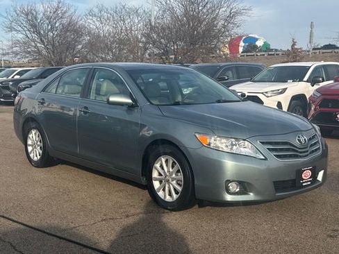 Used 2011 Toyota Camry image 9