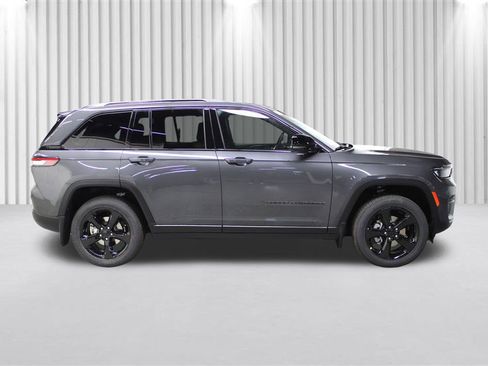 New 2025 Jeep Grand Cherokee Altitude image 2