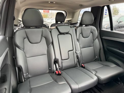 Used 2021 Volvo XC90 T5 Momentum w/ Advanced Package image 12