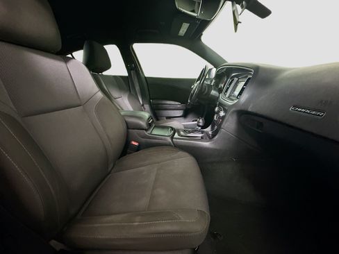 Used 2020 Dodge Charger SXT w/ Blacktop Package RWD image 29
