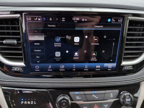 Used 2024 Chrysler Pacifica Limited FWD image 27