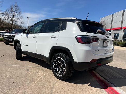 Used 2025 Jeep Compass Trailhawk image 8