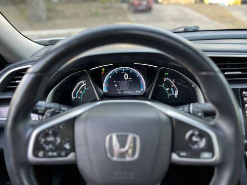 Used 2019 Honda Civic Touring image 8