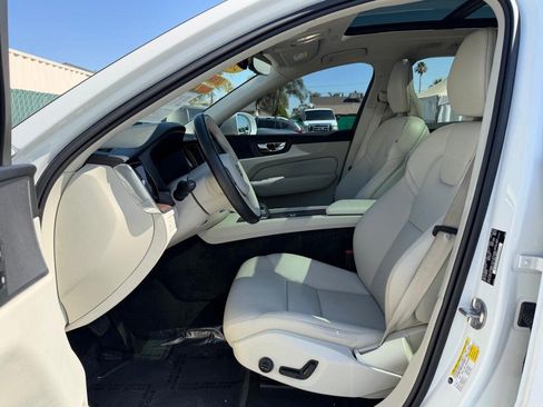 Used 2022 Volvo XC60 B5 Momentum AWD/4WD image 17