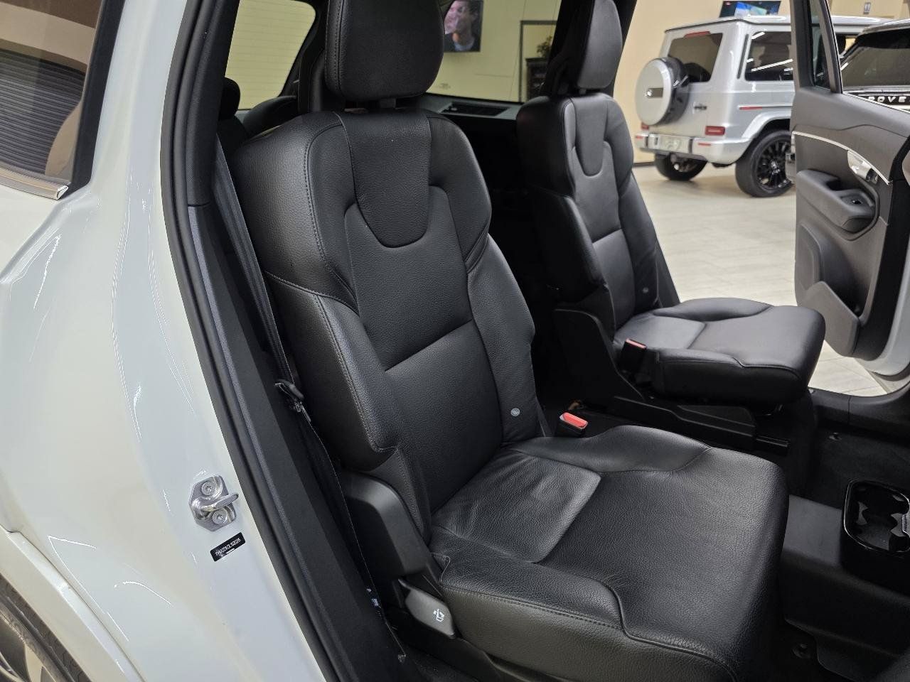 Used 2020 Volvo XC90 T6 Momentum AWD/4WD image 24