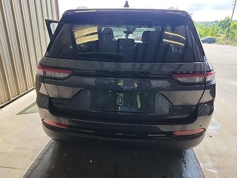 Used 2024 Jeep Grand Cherokee Altitude AWD/4WD image 6