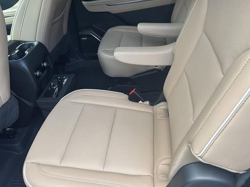 Used 2025 Buick Enclave Preferred w/ Power Package FWD image 11