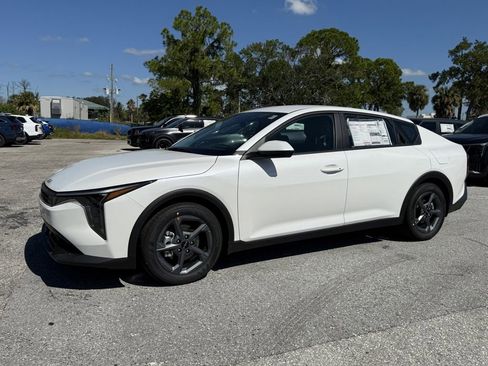 New 2025 Kia K4 LXS image 8