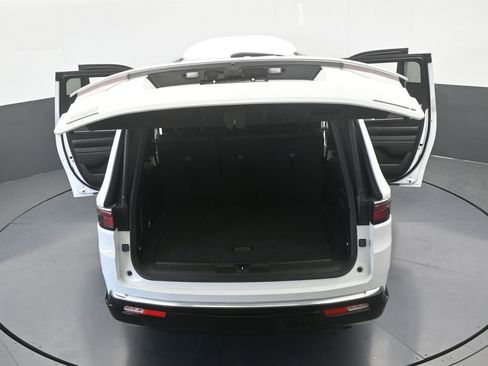 Used 2023 Jeep Wagoneer L Series III w/ Preferred Equipment Group image 36