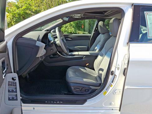 Certified 2020 Toyota Avalon Limited image 15