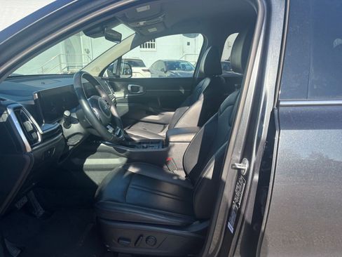 Used 2024 Kia Sorento S image 24