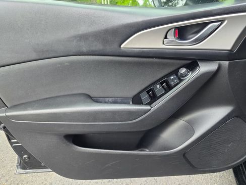 Used 2018 MAZDA MAZDA3 Sport w/ Preferred Equipment Package FWD image 19