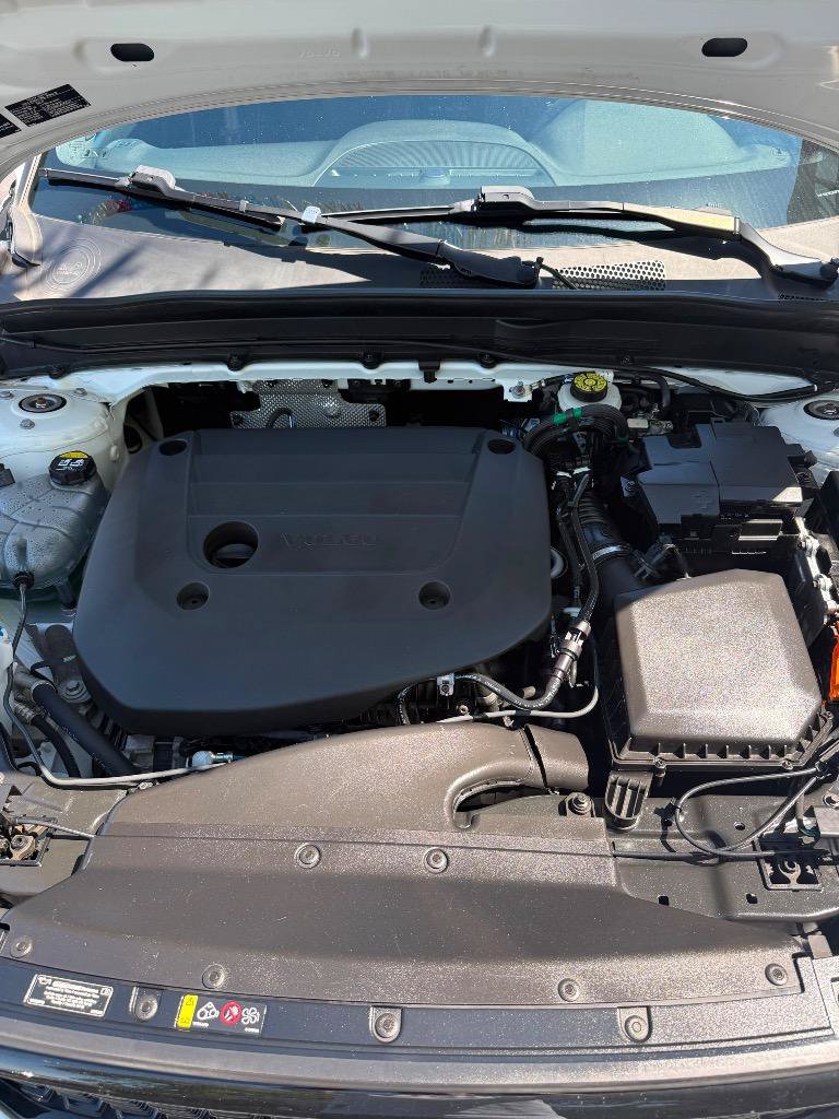 Used 2023 Volvo XC40 B5 Plus AWD/4WD image 34