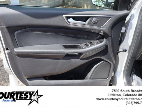 Used 2018 Ford Edge Titanium w/ Technology Package AWD/4WD image 23