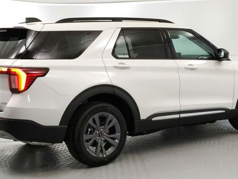 New 2025 Ford Explorer Active w/ Active Comfort Package image 3