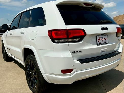 Used 2021 Jeep Grand Cherokee Laredo X image 13