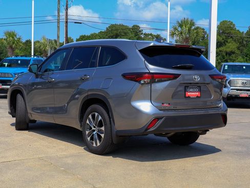 Used 2025 Toyota Highlander XLE FWD image 25