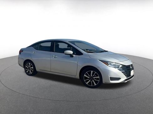Used 2025 Nissan Versa SV image 2