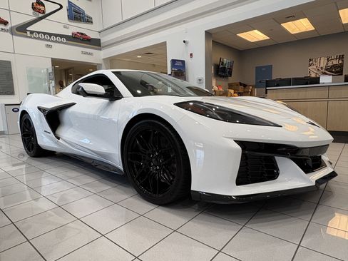 Used 2026 Chevrolet Corvette Z06 RWD image 5
