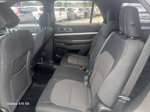 Used 2017 Ford Explorer XLT FWD image 12