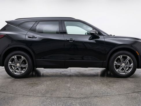 Used 2025 Chevrolet Blazer LT FWD image 11